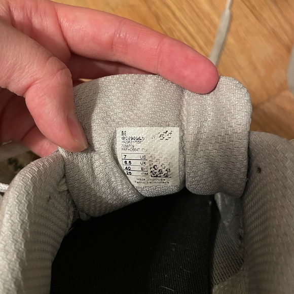 New Balance 990v5 in grey (mens 7, womens 9) - lightly worn - Picture 4 of 6